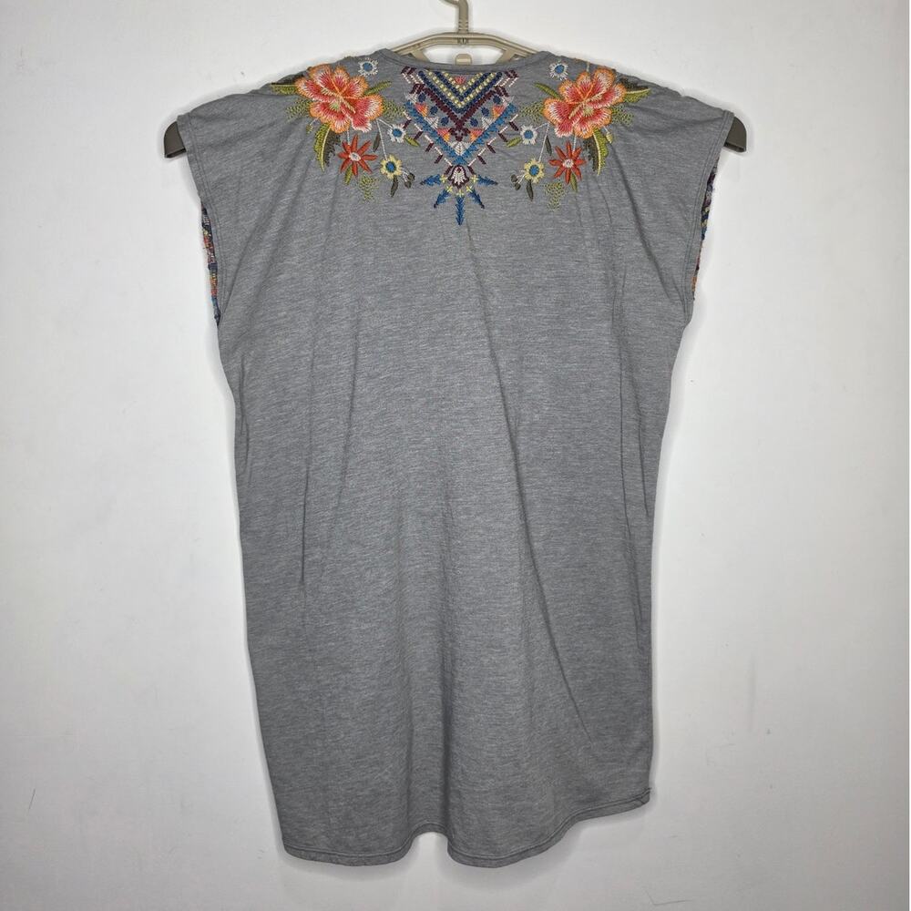 Johnny Was grey embroidered sleeveless shirt tank top - XS - Picture 4 of 4